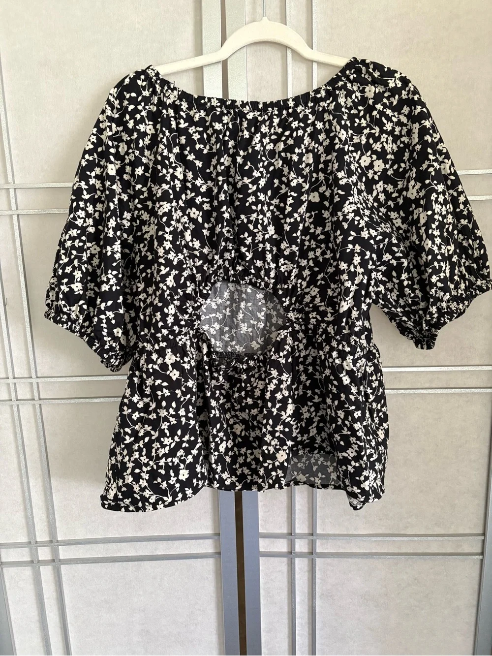 Old Navy Black & White Floral Peasant Top